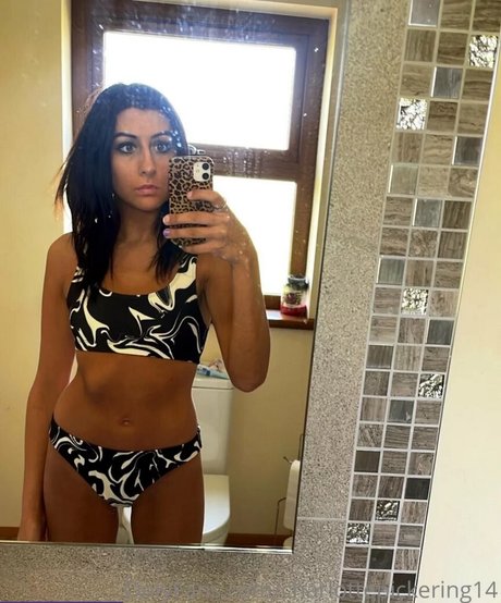 Charlotte Pickering nudes star img