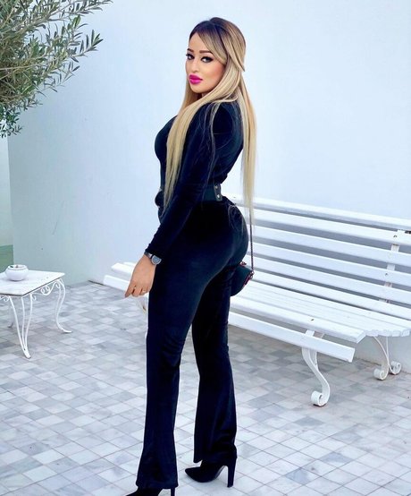 Imen Loulou star perfect image