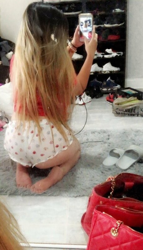 Missthi2 model hot pictures