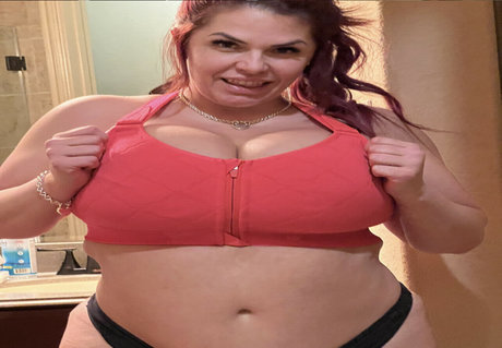 JessicaJax naked pornstar img