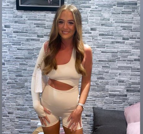 Anna Hollins star hot pic