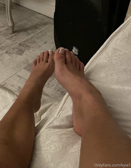 Kyia Peters Basildon pornstar top pic