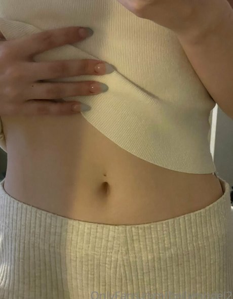 bellymodel2 adult actress img