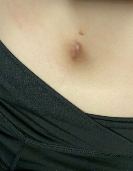 bellymodel2 star hot picture