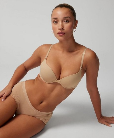 Elle Smith pornstar beautiful images