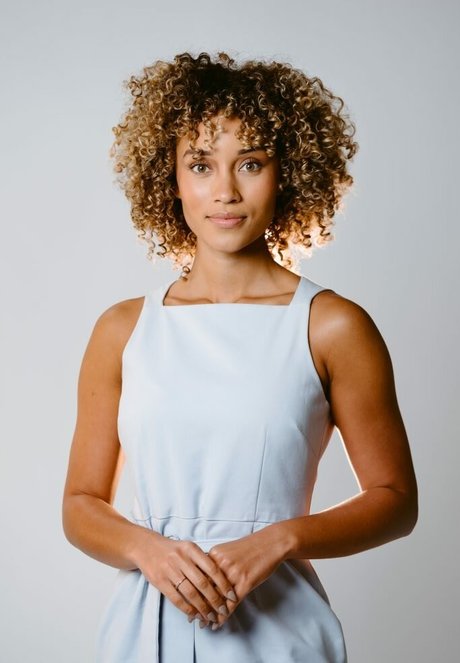 Elle Smith pornstar sexy gallery