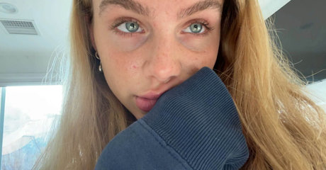 curly hair teen onlyfans hd images