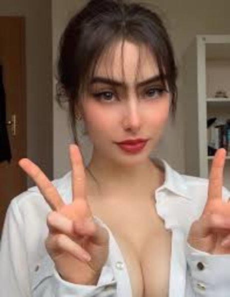 Mersweb best model photo