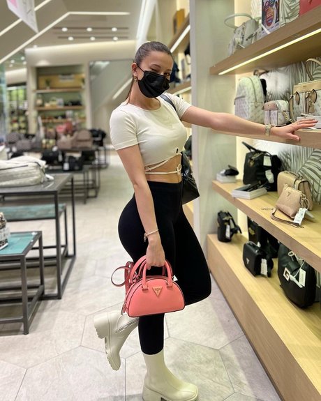 ass spread onlyfans nice gallery