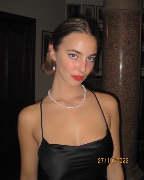 Amelie Manzoli hot actress img