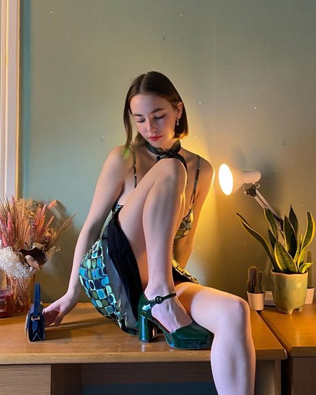 Amelie Manzoli hot model archive