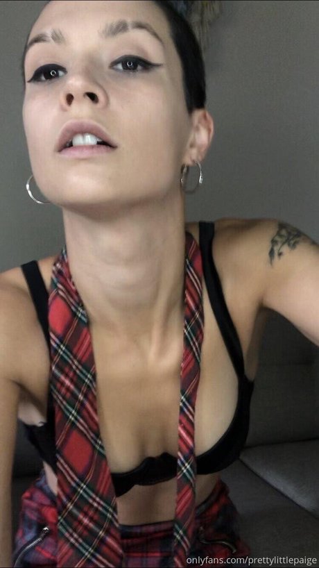 Pretty Little Paige star naked pictures