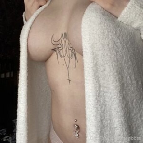 Lissa Gibbss erotic model photo