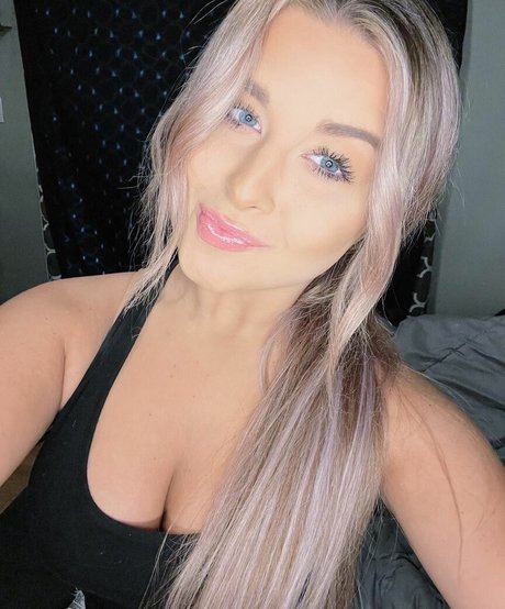 Lexie Wentz model art images