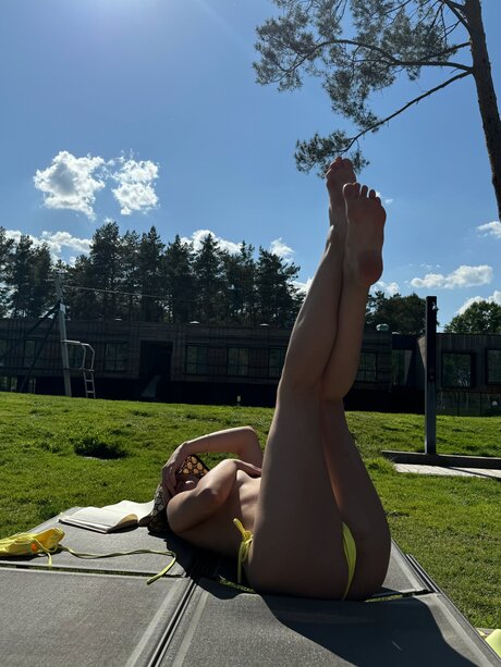 Juliaycht model hd photo