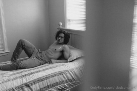 Rdodsononyx sex model photo