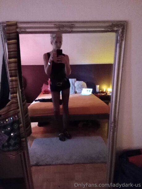 Ladydark Us pornographic model pic
