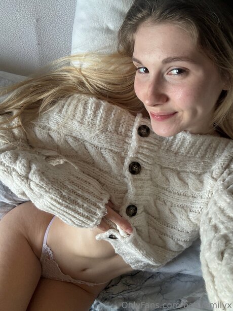 Babyemilyx xxx star photos