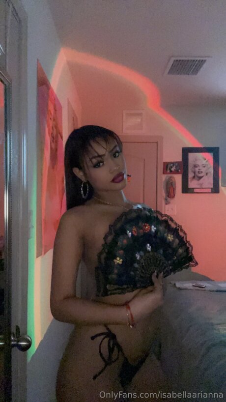 Isabellaarianna nude pornstar img