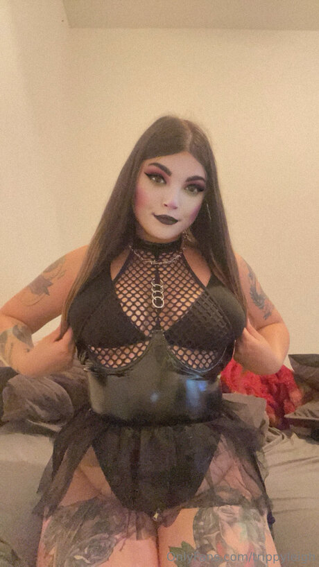 Trippyleigh adult model img