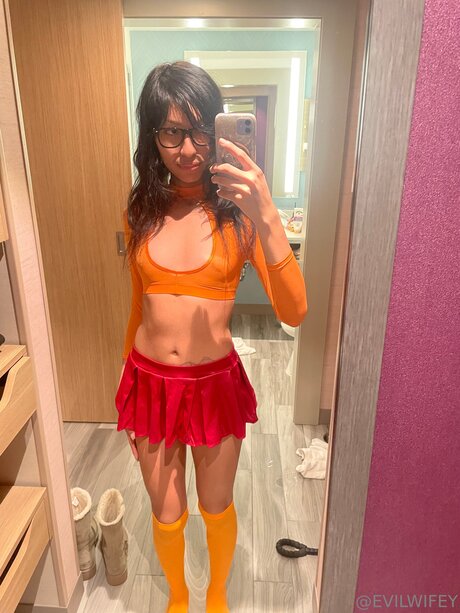 Evilwifey nudes actress photo