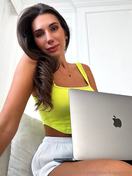Cleodivine nude actress pictures