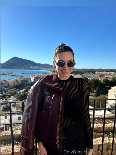 Cleodivine naked pornstar photo