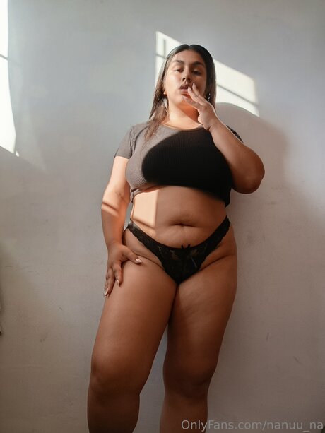 Nanuu Na model sexy pic