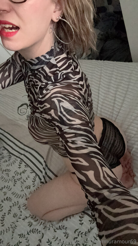 Murmuramour69 model sexy pic
