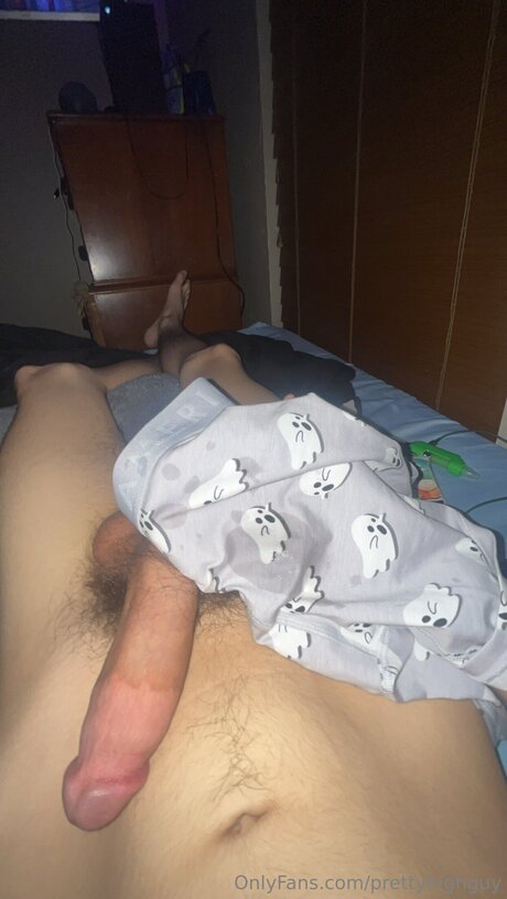 Prettyhighguy model erotic photo