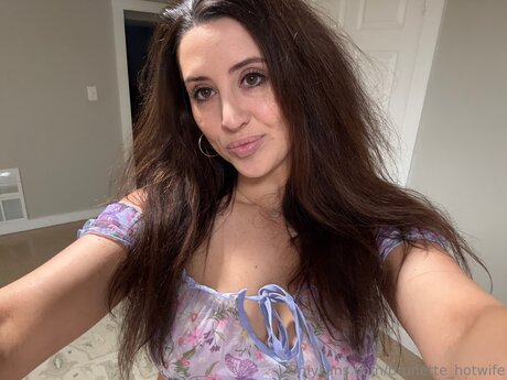 Brunette Hotwife pornstar pretty img