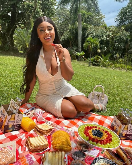 Kmartinez 22 naked model pics