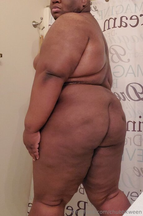Chubbkween naked model img