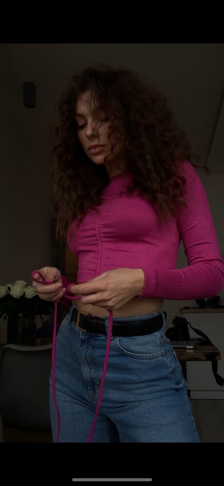 Larahook best model pic