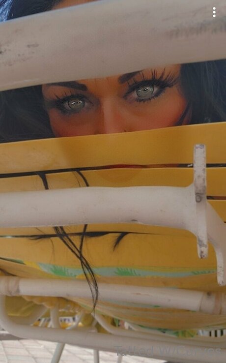 U225860105 model nude pic