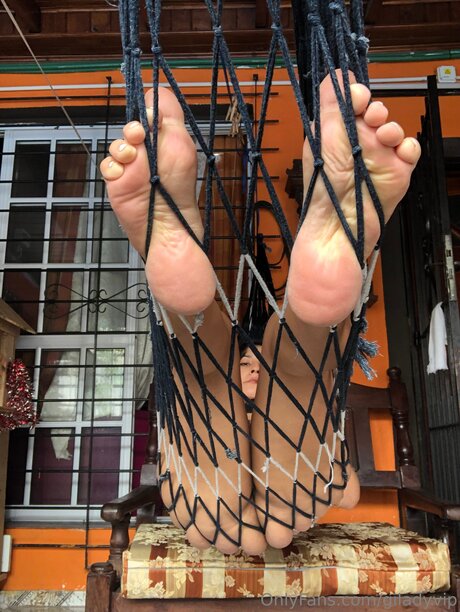 Giladyvip model nude picture