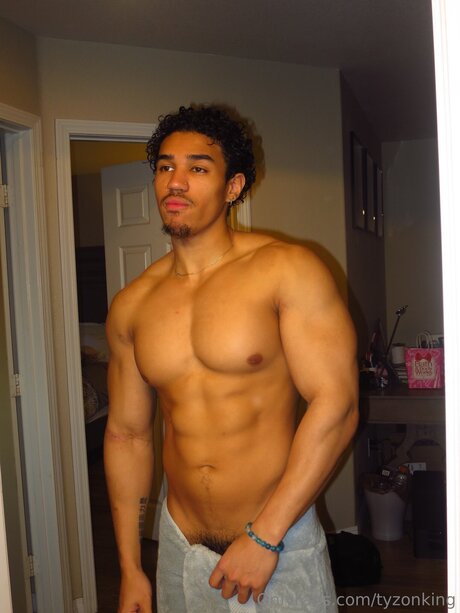 Tyzonking model hd photo