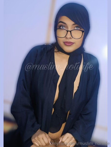 Muslim Hotwife nudes star picture