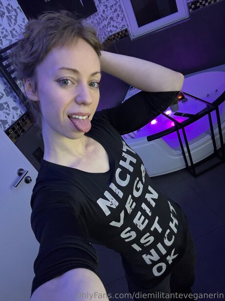 Diemilitanteveganerin sexy model images