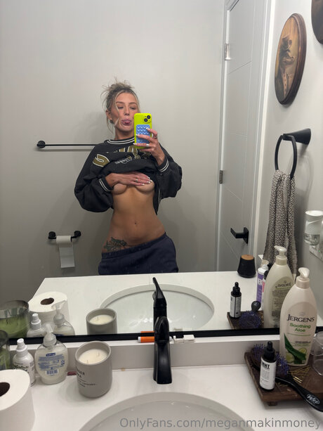Meganmakinmoney nude thumbnail