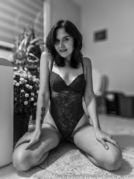 Seductively Annie model nude gallery