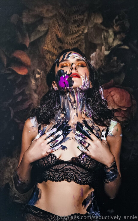 Seductively Annie naked actress photos