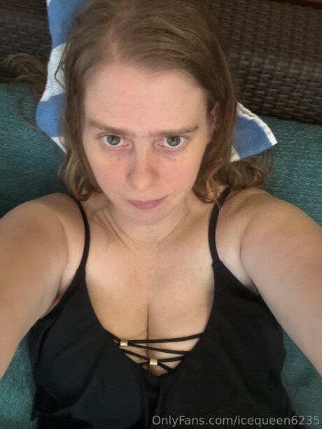 Icequeen6235 xxx model pic