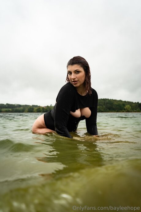 Bayleehope exclusive model pic