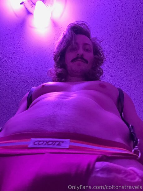 Coltonstravels erotic model image