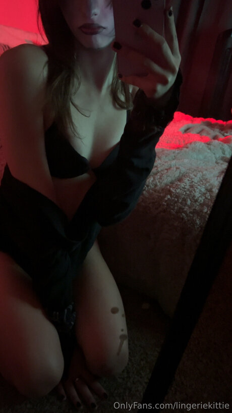 Lingeriekittie nude actress photo