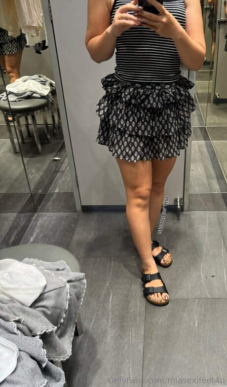 lesbian feet onlyfans best pictures