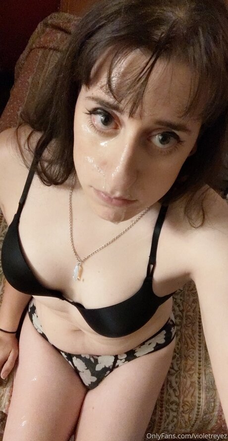 Violetreyez star erotic image