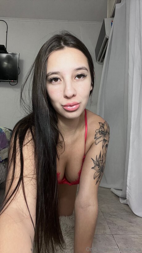 U219442991 model beautiful photos