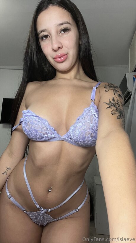 U219442991 hd model pic